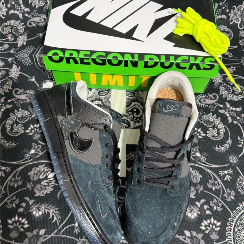 Nike Men's black dunks low size 12